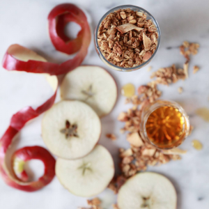 Granola aux pommes et à l'érable