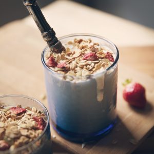 Granola avec des fraises du Québec lyophilisées