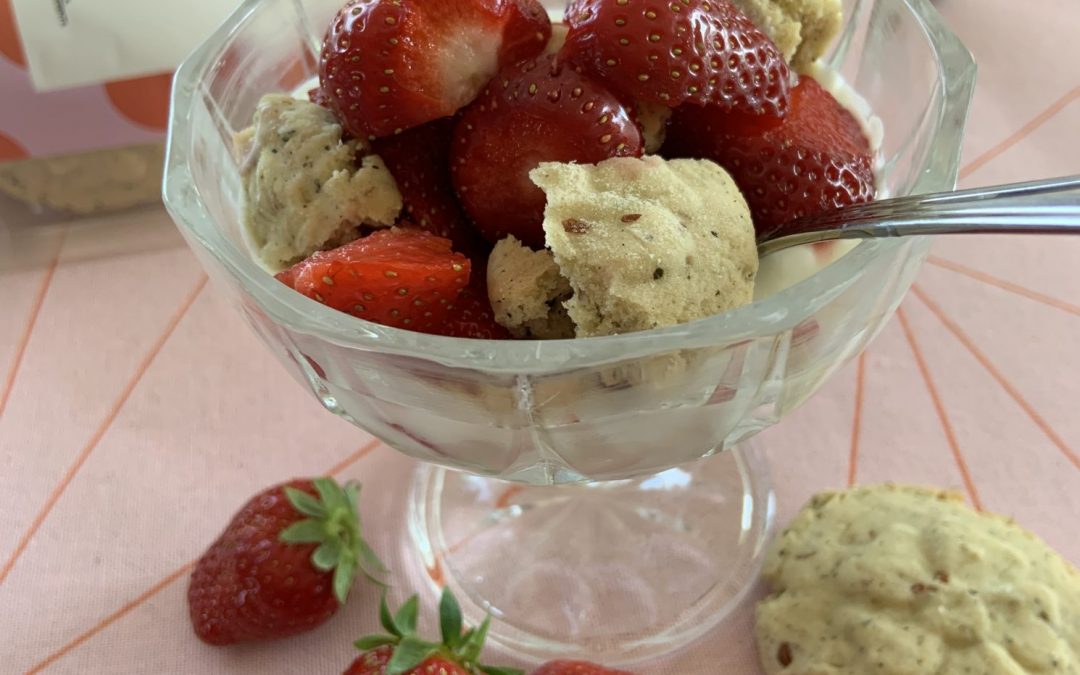 Parfait au yogourt, aux fraises et au biscuit au thé